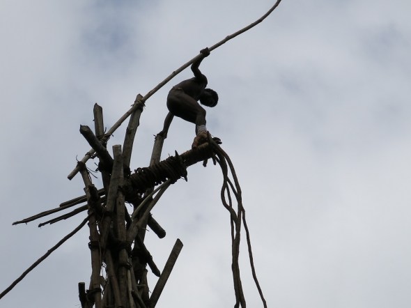 These men are very brave. This was the last jump of the day and it all went fine. 